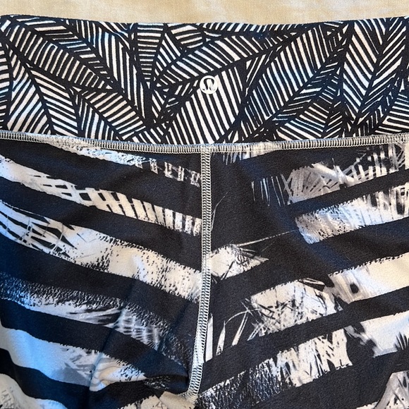 Lululemon stripped legging capris - Picture 4 of 6